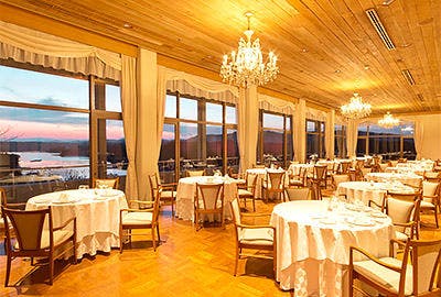 フレンチレストラン「ラ・メール ザ クラシック」 1階