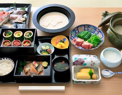 ウェスティン都ホテル京都の佳水園のお部屋でお召し上がりいただく和朝食