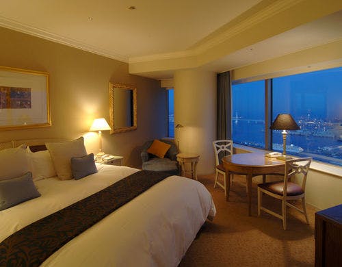 横浜ロイヤルパークホテルの部屋～レギュラーフロア　コーナーダブル　ベイブリッジビュー