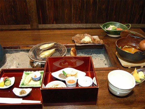 料理旅館　奥飛騨山草庵　饗家（きょうや）の郷土料理の朝ご飯