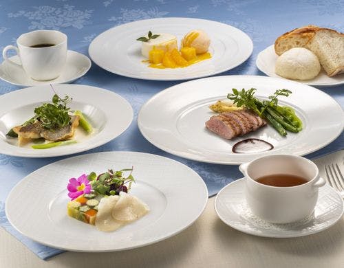 フルーツパーク富士屋ホテルの西欧料理（洋食）「La Collina Dinner」（ラ・コリーナ）