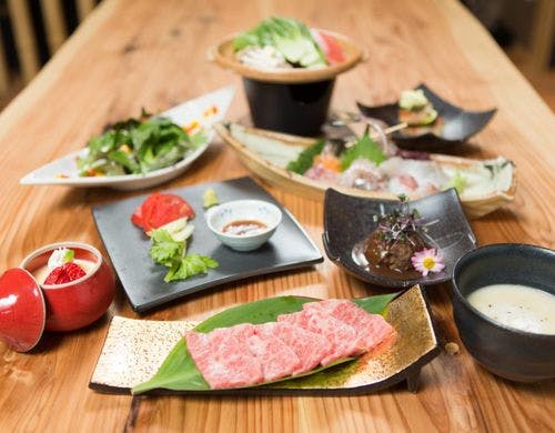 記念日を祝う宿　別邸KUROの黒毛和牛と金目鯛を贅沢に使った創作コース料理
