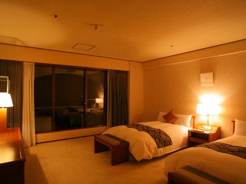 ホテルニューアワジ プラザ淡路島の部屋～スイート716号（80平米・鳴門海峡ビュー）