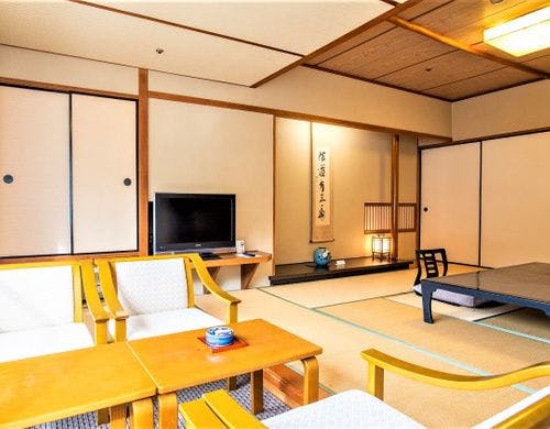 箱根湯本温泉　ホテル河鹿荘の部屋～【川側】12帖 和室