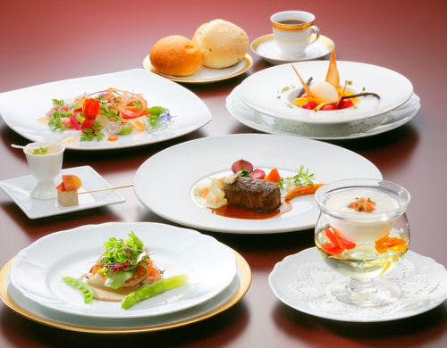 裏磐梯高原ホテルの西洋料理「フレンチフルコース」イメージ