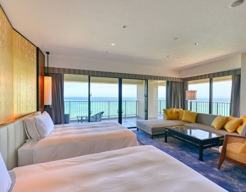 琉球ホテル＆リゾート 名城ビーチの部屋～パノラマコーナースイートツイン（ラウンジ・VIPアクセス付）