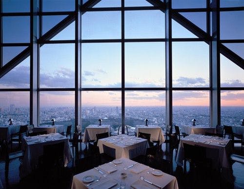 パーク ハイアット 東京の最上階シグニチャーレストラン「ニューヨーク グリル」でのコースディナー