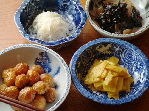 村のホテル　住吉屋の旬菜料理と郷土料理「取回し鉢」