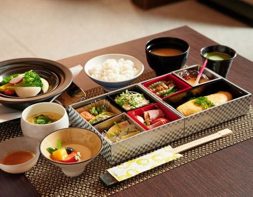 ホテル インターコンチネンタル 東京ベイの3Fにて和朝食をご用意させていただきます。