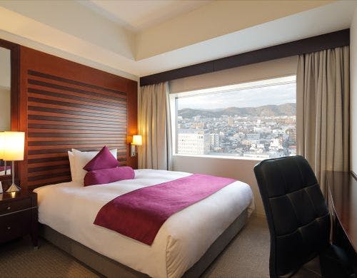 ANAクラウンプラザホテル岡山の部屋～1クイーンベッド　高層階 ラウンジ特典　18平米（禁煙）