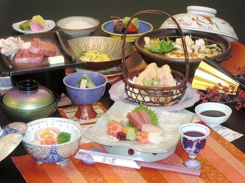 蔵王温泉 岩清水料理の宿 季の里の各々のプランで四季折々の食材と味覚を楽しめる和食会席