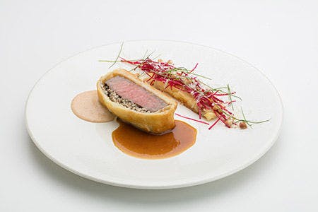 伝統の味を取り入れた西洋料理と和風料理